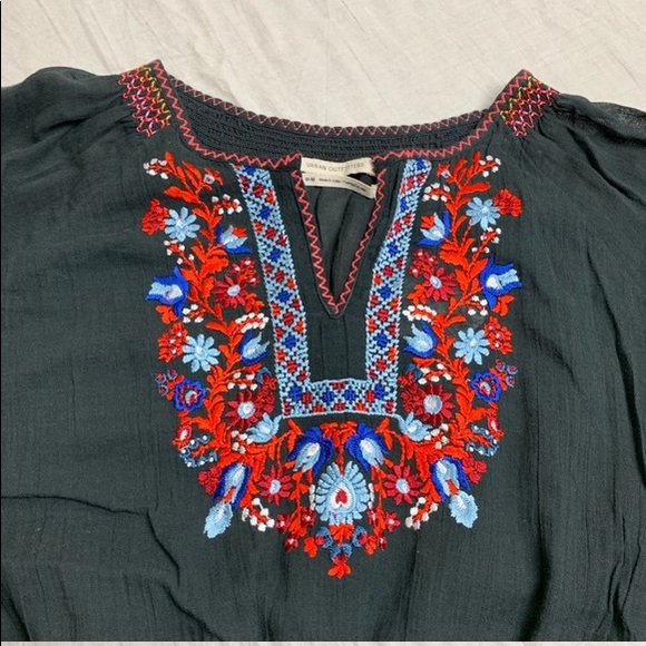 nwt embroidered peasant top urban outfitter Med - Picture 3 of 3